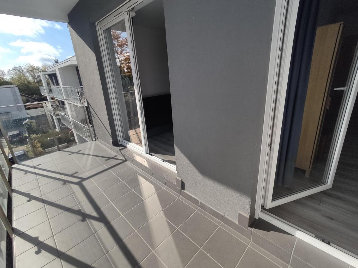 1110 Smialego 39 - Tanie Pokoje W Apartamencie - Samodzielne Zameldowanie - Self Check In Poznan Dış mekan fotoğraf