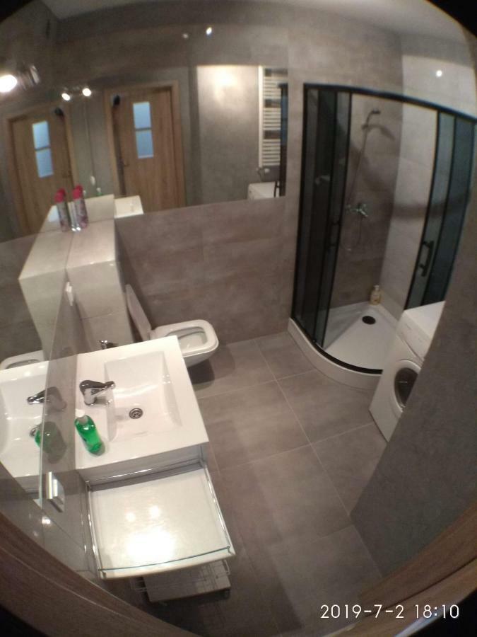 1110 Smialego 39 - Tanie Pokoje W Apartamencie - Samodzielne Zameldowanie - Self Check In Poznan Dış mekan fotoğraf