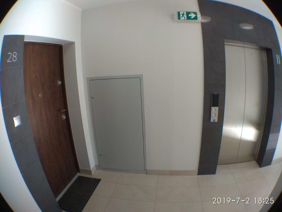 1110 Smialego 39 - Tanie Pokoje W Apartamencie - Samodzielne Zameldowanie - Self Check In Poznan Dış mekan fotoğraf